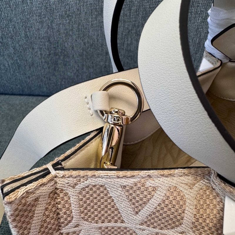 Va1e*ntin0 shopping bag